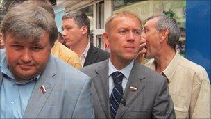 Andrei Lugovoi (second from right) campaigning, file pic