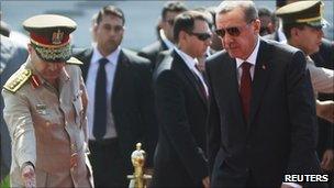 Turkey's Prime Minister Recep Tayyip Erdogan (r) visits the tomb of the late former President Anwar al-Sadat and Unknown Soldier monument in Cairo
