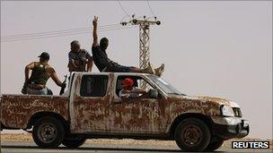 Anti-Gaddafi fighters near Bani Walid, 19 September 2011