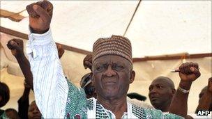 Opposition candidate John Fru Ndi at a campaign rally in Yaounde on 8 October 2011