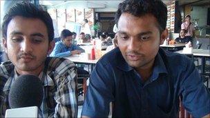 Индусы в кафе в Ахмедабаде
