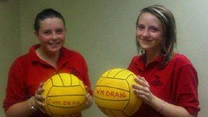 Shannon Lewis-Griffiths a Keira Williams