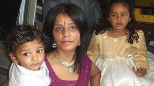 Nikki Bains and her two children Daisy (r) and Dhillon (l)