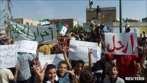 Children take part in anti-government protests in Hula, near Homs, Syria (27 Oct 2011)