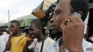 People chatting on mobile phones in Ivory Coast (June 2009)