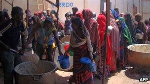 Internally displaced women queue for food rations at a feeding centre on 17 October 2011 in Mogadishu, Somalia