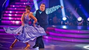 Flavia Cacace a Russell Grant