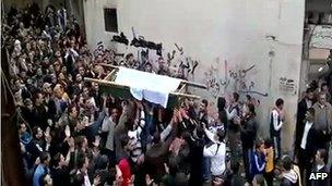 Syrian mourners carrying the coffin of a victim of recent violence in Tal Kalakh in the Homs province, 20 November 2011
