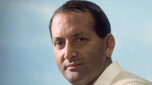 MPs praise Basil D Oliveira s stand against apartheid BBC News