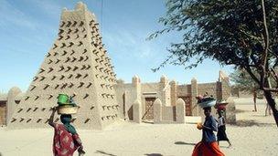 The Djingareyber Mosque in Timbuktu, a famous learning centre of Mali built in 1327