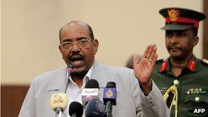 Sudanese President Omar al-Bashir (left) speaking in Khartoum, 30 October 2011
