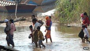 File image of Burmese refugees crossing the border into Thailand