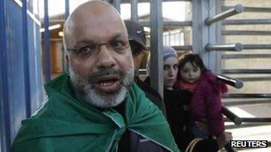 Ahmed Attoun passed through the Qalandia checkpoint (6 December 2011)