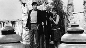 Peter Purves as Steven, William Hartnell as Dr Who and Maureen O'Brien as Vicki