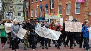 Vestiging Arbeid Pacifische eilanden Protest at council's woodland sale in Somerset - BBC News