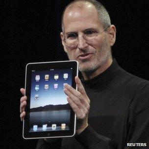 Steve Jobs presents the iPad