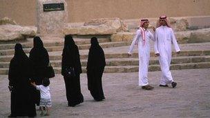 Women and men in Saudi Arabia (file)