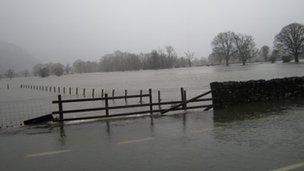 Llifogydd yn Nyffryn Conwy (llun Alison Barber)