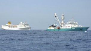The Costa Allegra being towed by a French fishing vessel (28 February 2012)