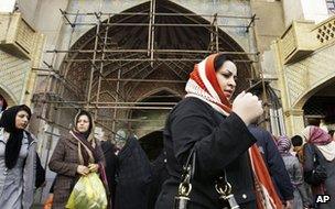 Iranians walk past the entrance to Tehran's old bazaar (2 February 2012)