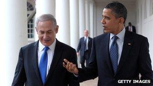 U.S. President Barack Obama (R) talks with Israeli Prime Minister Benjamin Netanyahu