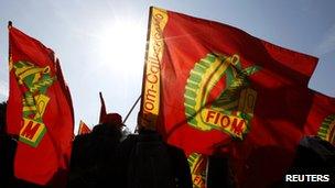 Striking metalworkers from the FIOM union wave flags [9 March 2012]