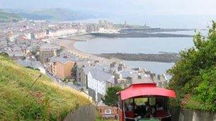 Golygfa o Aberystwyth o Graig Glais
