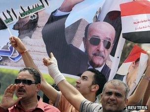 Supporters of Omar Suleiman in Cairo (8 April 2012)