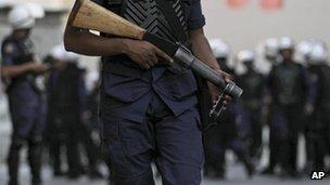 Riot police in Bahrain (9 April 2012)