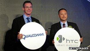 HTC and Qualcomm bosses pose for a photo