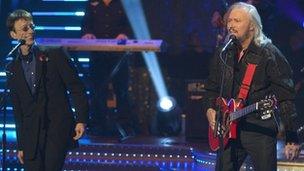 Robin (l) and Barry Gibb