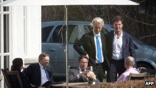 Dutch leaders meet at the PM's official residence for budget talks