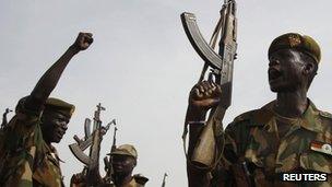 South Sudanese troops at the base in Bentiu, 22 April 2012