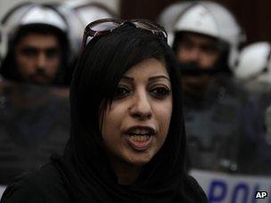 Zainab al-Khawaja at a protest in Manama (18 April 2012)