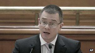 Picture of Prime Minister Mihai Razvan Ungureanu in parliament