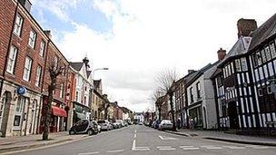 Stryd y Dderwen Fawr yn Llanidloes
