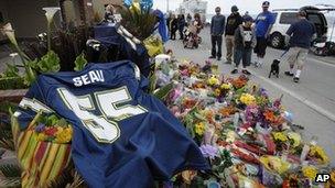 A memorial in front of Junior Seau's home 3 May 2012