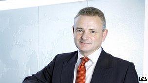 Aviva boss Andrew Moss to step down - BBC News