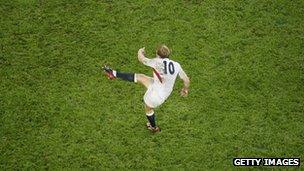 Jonny Wilkinson kicking rugby ball to score drop goal