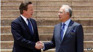 David Cameron and Najib Razak shake hands