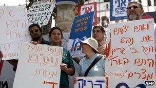 Israeli demonstrators protesting against racism, 25 May 2012