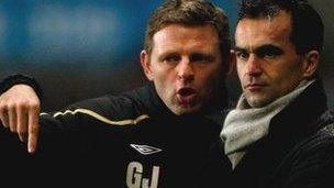 Graeme Jones a Roberto Martinez