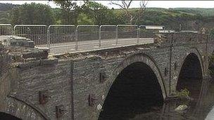 Pont dros Afon Dyfi, Machynlleth