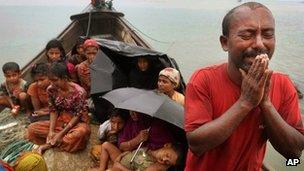 Burma unrest Rakhine violence displaces 30 000 BBC News