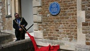 Mayor of Hastings unveiling the plaque at the childhood home of Alan Turing