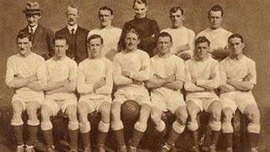 Max Woosnam (centre, with ball) with his Manchester City team mates
