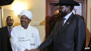 Sudanese President Omar al-Bashir (Centre L) shakes hands with his South Sudanese counterpart Salva Kiir (R) following a meeting in the Ethiopian capital Addis Ababa on 14 July 2012