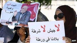 Women demand the release of Ahmed Nabil al-Taher al-Alam in Tripoli (19 July 2012)