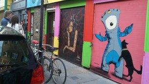 London 2012: Banksy and street artists' Olympic graffiti - BBC News