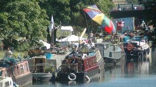 Floating market on Regents